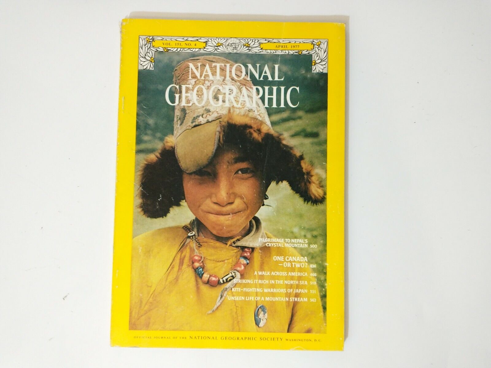 National Geographic Magazine VTG Back Issue April 1977 Quebec America By Foot